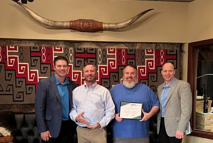 Phoenix Area Residents Jeff and Tanya Kline Recognized as Owners of Lapels Cleaners Franchise of The Year