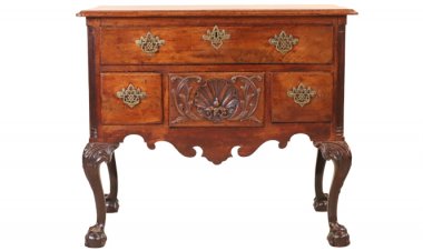 Nye & Company will Hold An Online-Only Chic and Antique Estate Treasures Auction, January 25th-27th