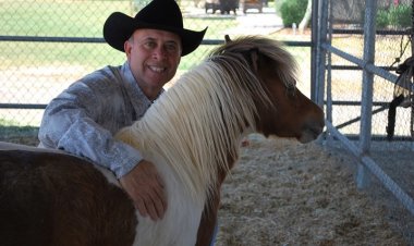 What Makes Cowboy Mike and Winston's Friendship A Good Example?