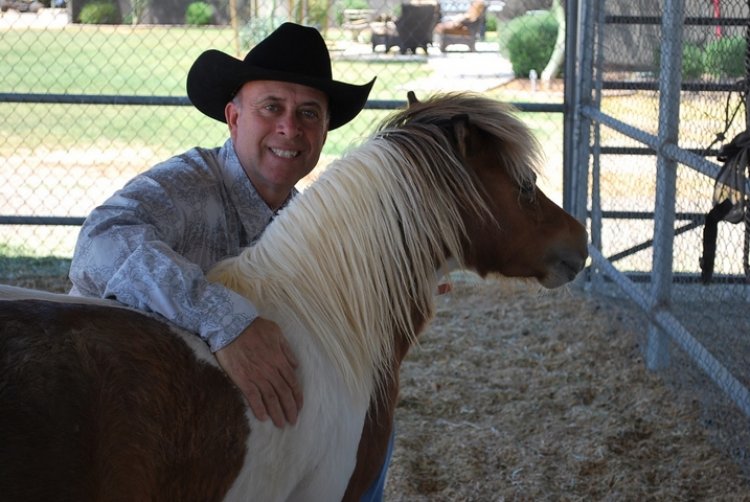 What Makes Cowboy Mike and Winston's Friendship A Good Example?