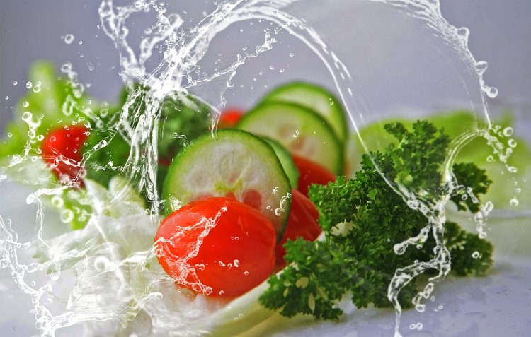 Can Ducks Eat Iceberg Lettuce: Exploring Safe Greens for Your Quacking Companions